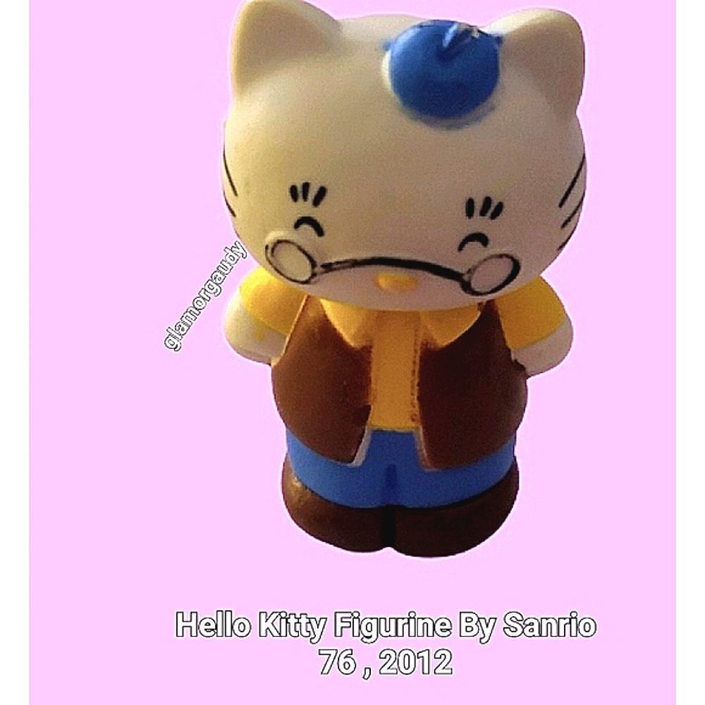 Hello Kitty Figurine🐍